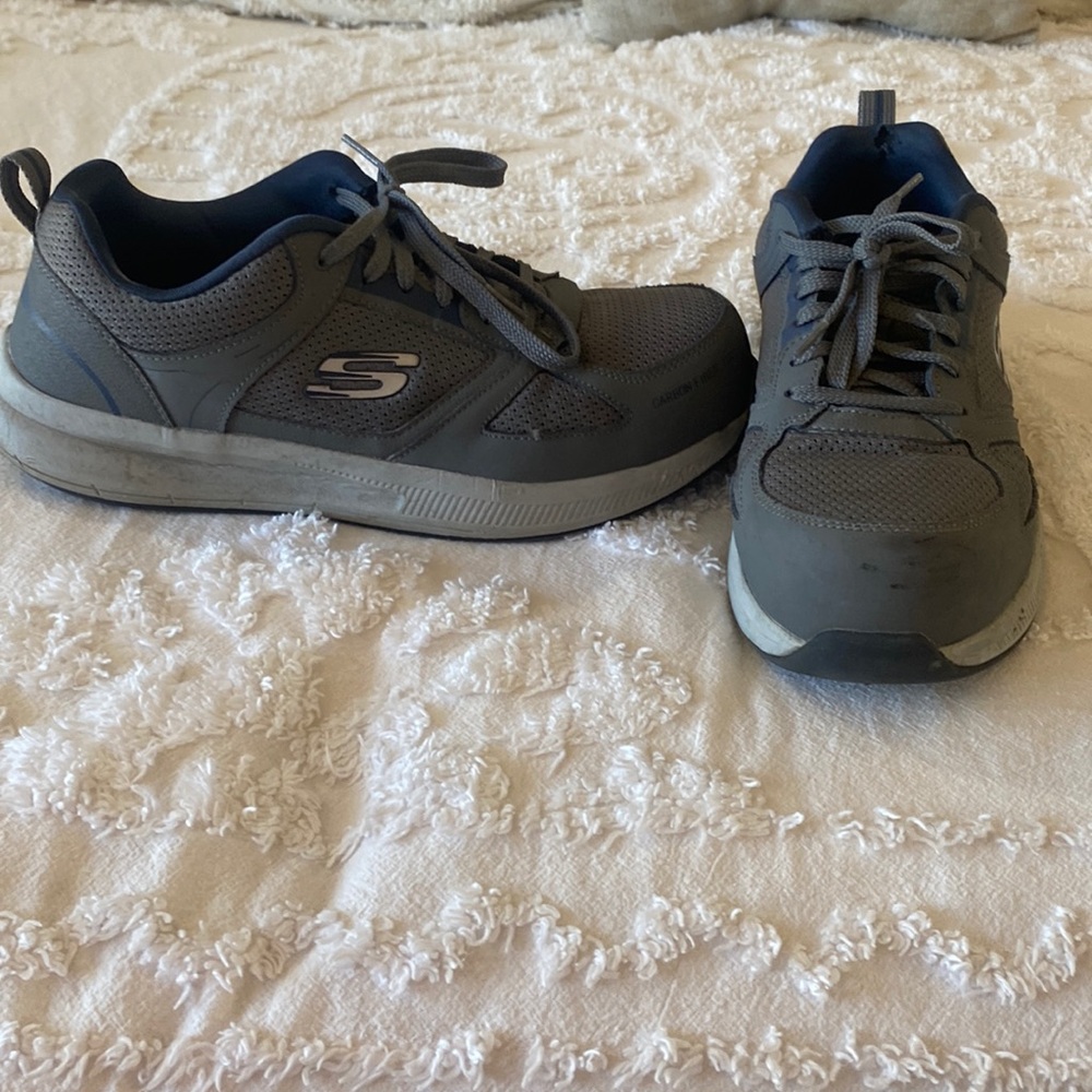 Sketchers carbon fiber safety toe non slip tennis shoes. Men’s size 9.5